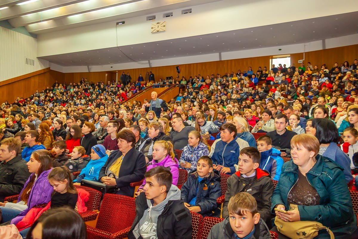 В Днепре прошла творческая встреча с Дмитрием Комаровым 