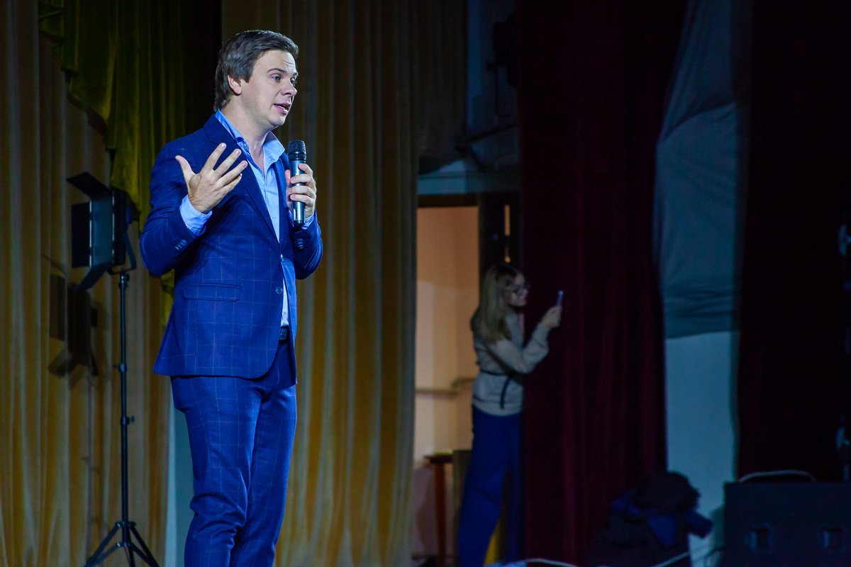 На встречу пришли больше тысячи людей