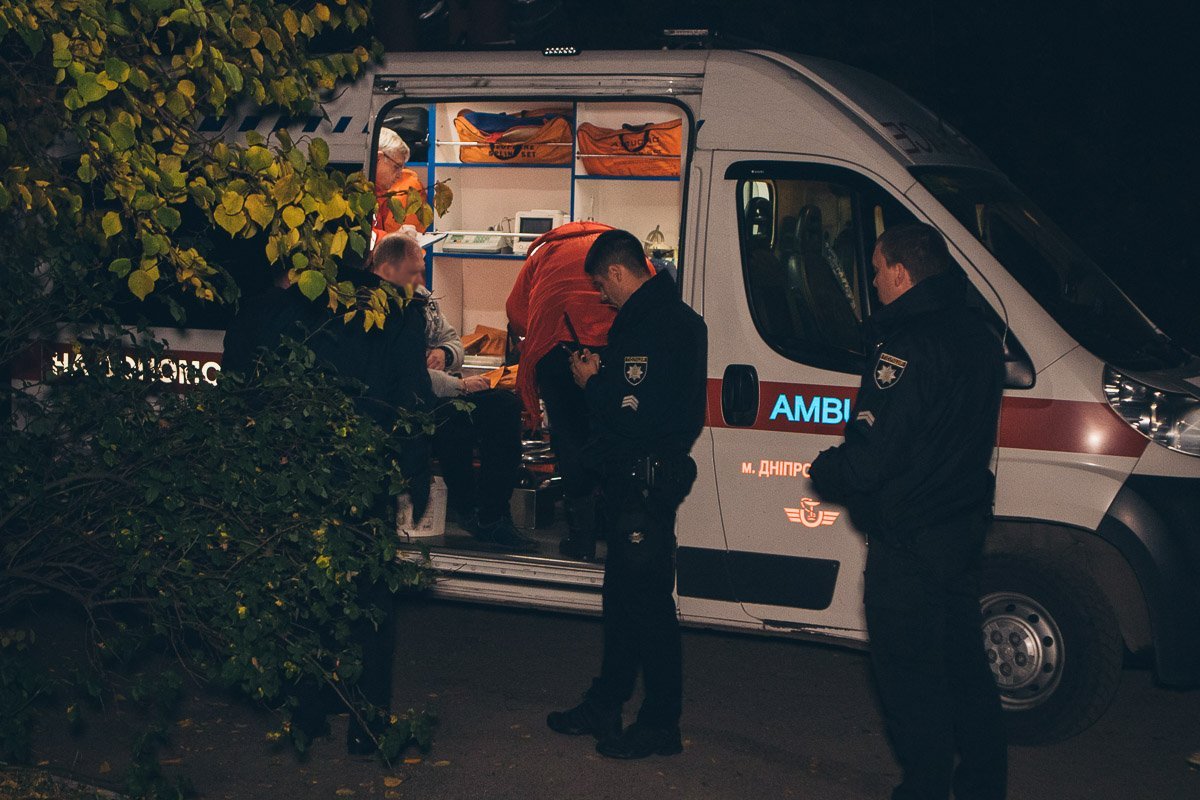 У пострадавшего два ранения от травматического оружия У пострадавшего два ранения от травматического оружия