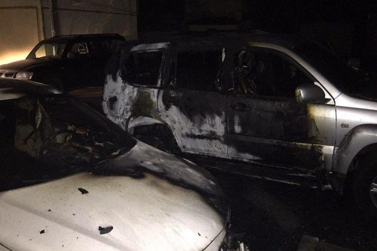 У Prado сгорело колесо и оплавилась правая часть кузова