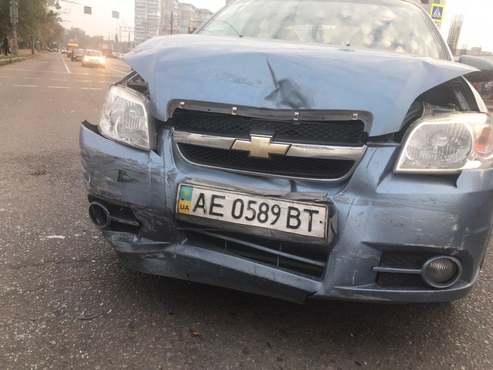 Оба автомобиля получили повреждения Оба автомобиля получили повреждения