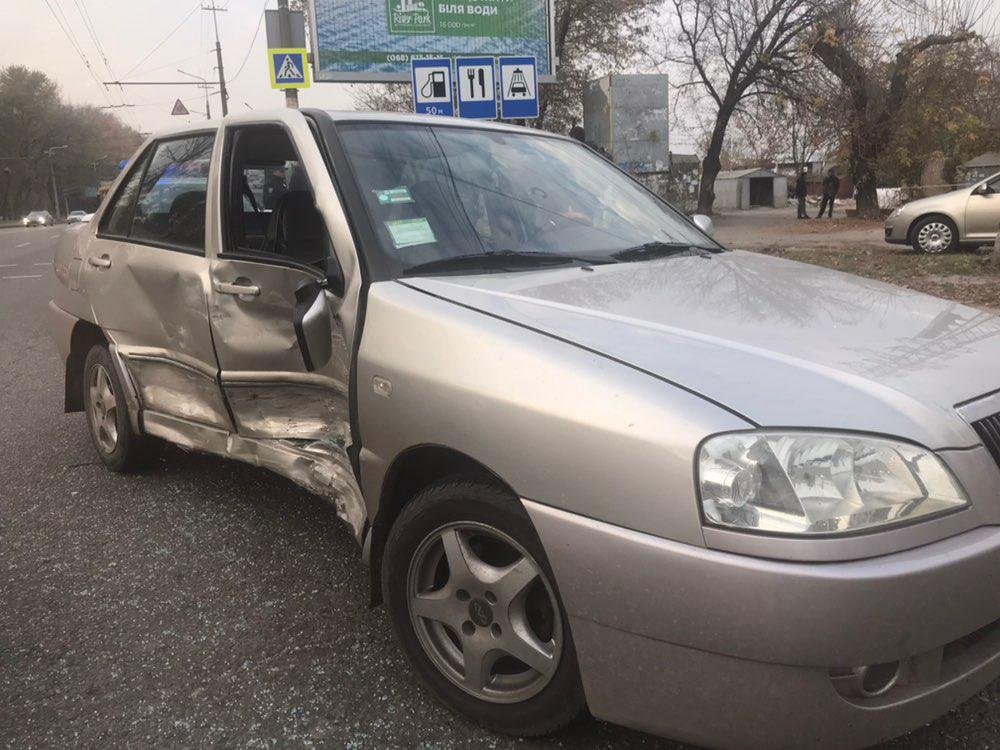 Пассажирку Chery забрали в больницу Пассажирку Chery забрали в больницу
