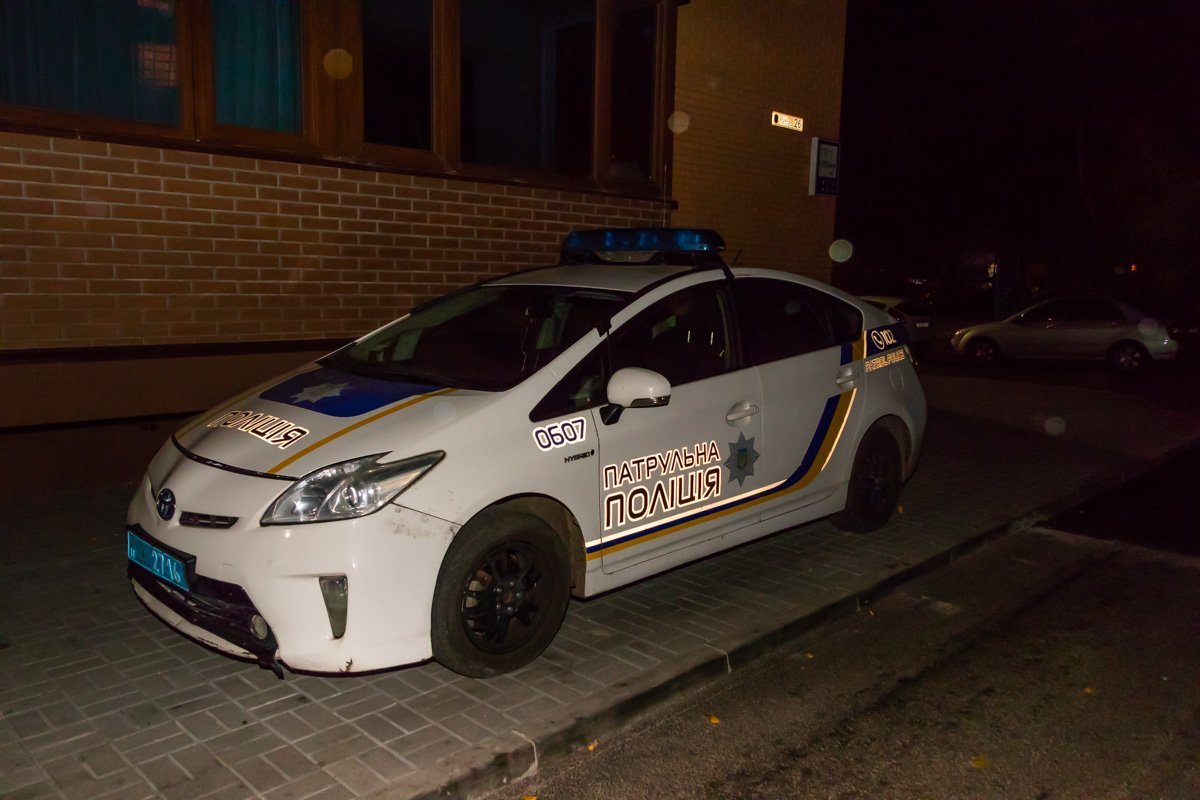 Предварительно, мужчина вскрыл вены, а затем повесился Предварительно, мужчина вскрыл вены, а затем повесился