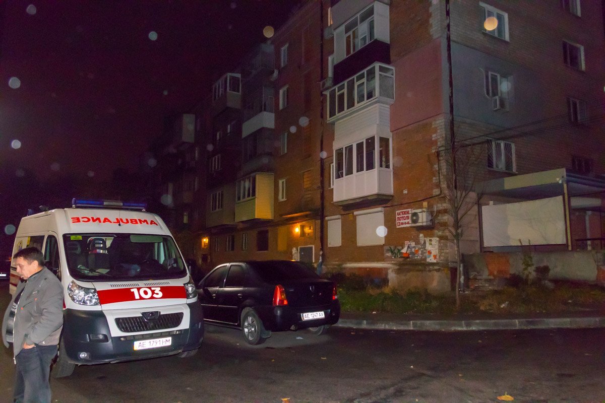 Полицейские вызвали на месте следственно-оперативную группу и судебно-медицинских экспертов Полицейские вызвали на месте следственно-оперативную группу и судебно-медицинских экспертов