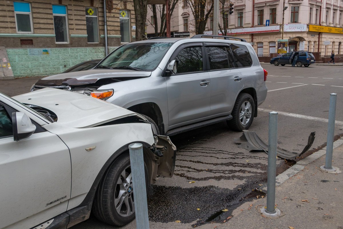 ДТП на пересечении улиц Короленко и Старокозацкой ДТП на пересечении улиц Короленко и Старокозацкой