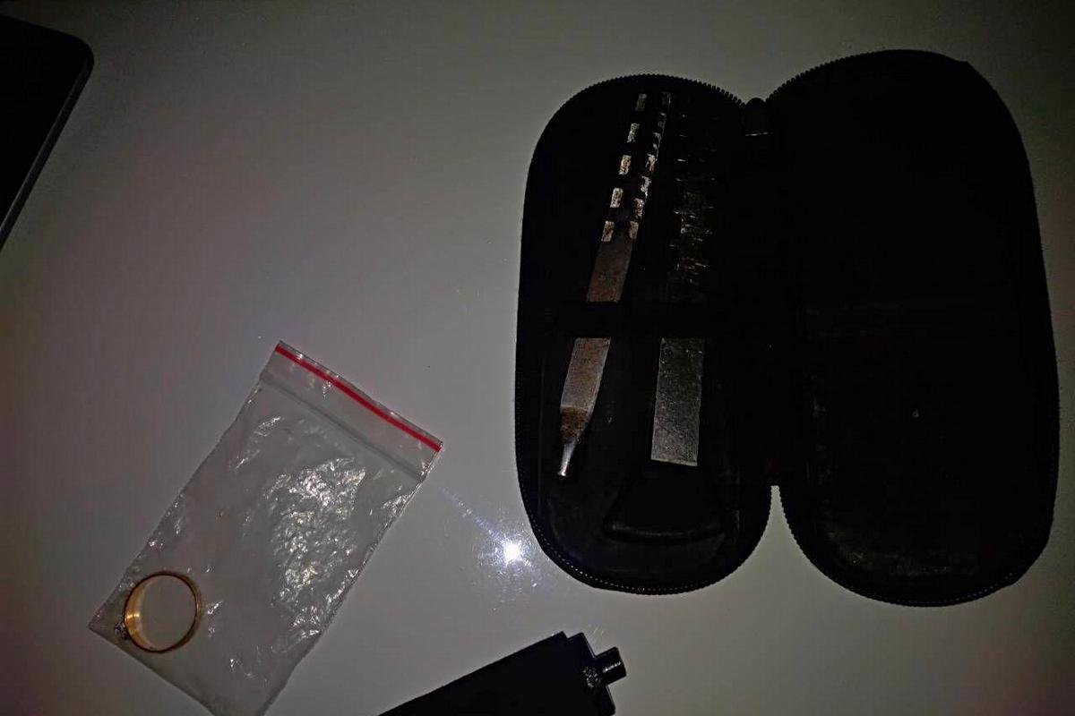 У одного из задержанных при себе были ключи от старых дверей квартиры У одного из задержанных при себе были ключи от старых дверей квартиры