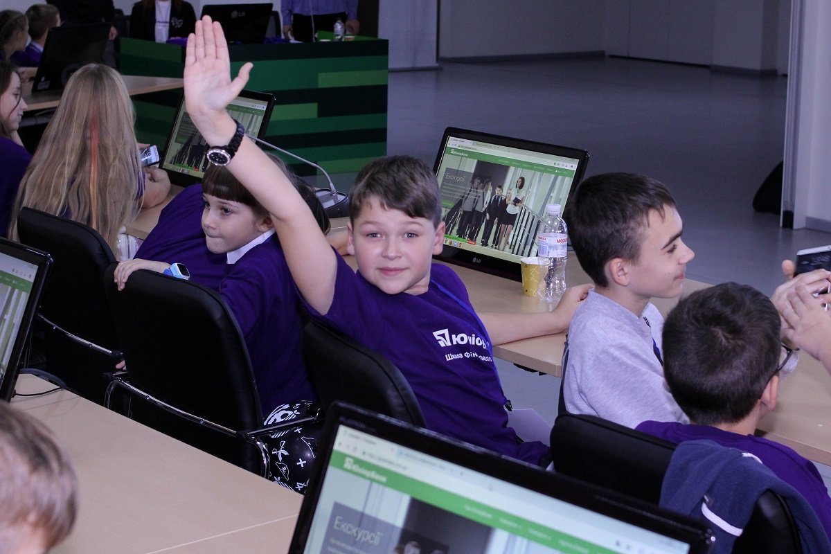 ПриватБанком руководили маленькие финансисты со всей Украины 2