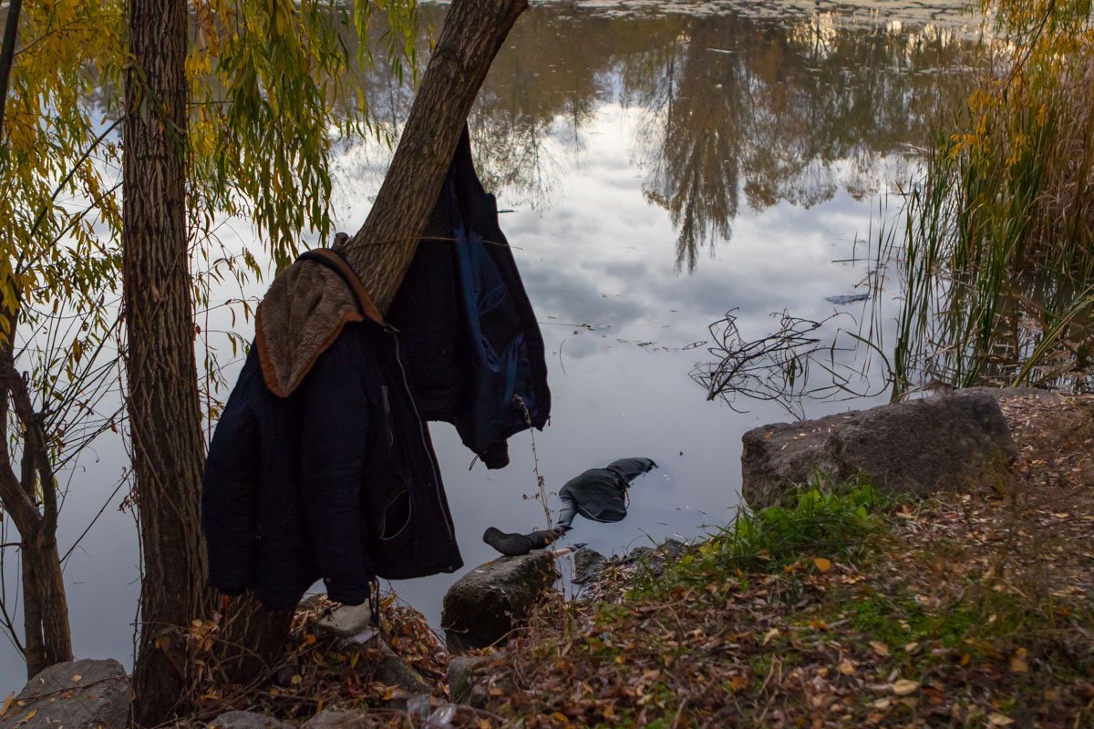 Тела двух парней в озере увидели местные жители Тела двух парней в озере увидели местные жители