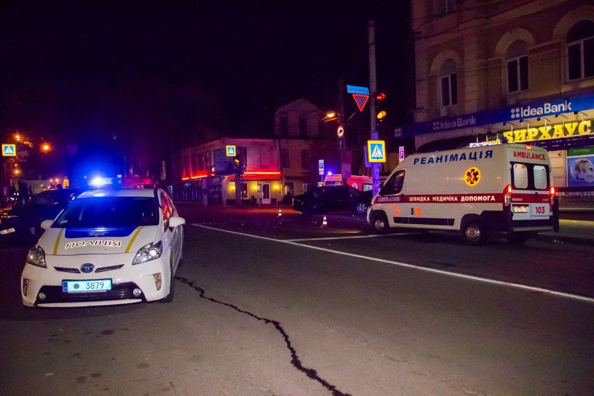 В центре Днепра напротив "Бирхаус" столкнулись Audi и Skoda В центре Днепра напротив "Бирхаус" столкнулись Audi и Skoda