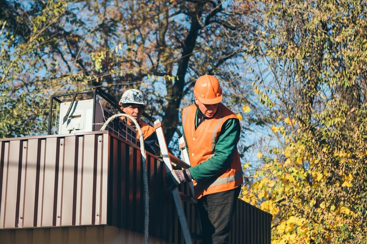 Коммунальщики действовали уже по отработанной схеме Коммунальщики действовали уже по отработанной схеме