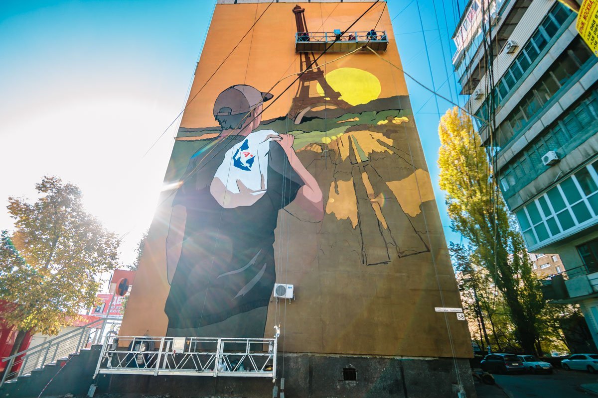 На одном из домов на Победе появился мурал На одном из домов на Победе появился мурал