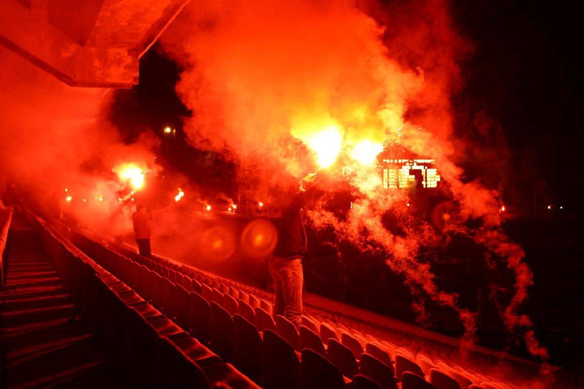 Стадион загорелся