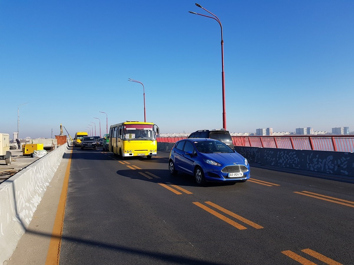 В результате чего на переправе затруднено движение транспорта В результате чего на переправе затруднено движение транспорта