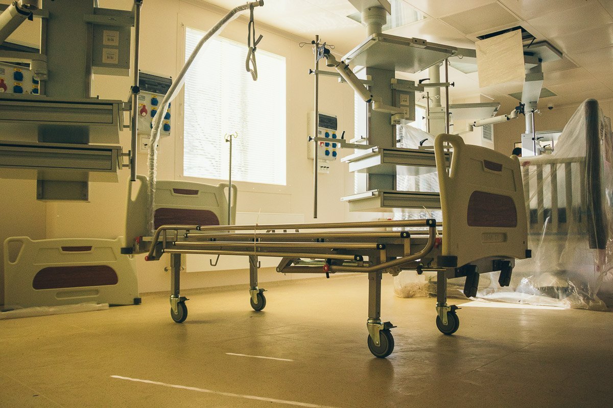 На 1-ом этаже находится приемно-диагностическое отделение с круглосуточным травмпунктом На 1-ом этаже находится приемно-диагностическое отделение с круглосуточным травмпунктом