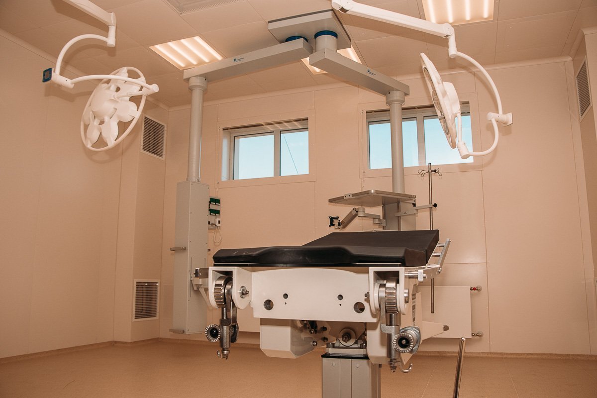 На 6-ом этаже находятся операционные с ламинарной системой подачи воздуха и инновационным оборудованием На 6-ом этаже находятся операционные с ламинарной системой подачи воздуха и инновационным оборудованием