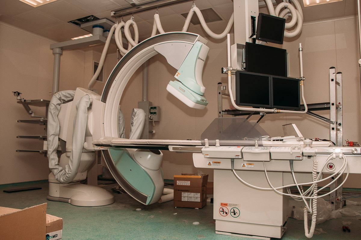 Всего в больнице есть 5 стандартных операционных и 1 гибридная Всего в больнице есть 5 стандартных операционных и 1 гибридная