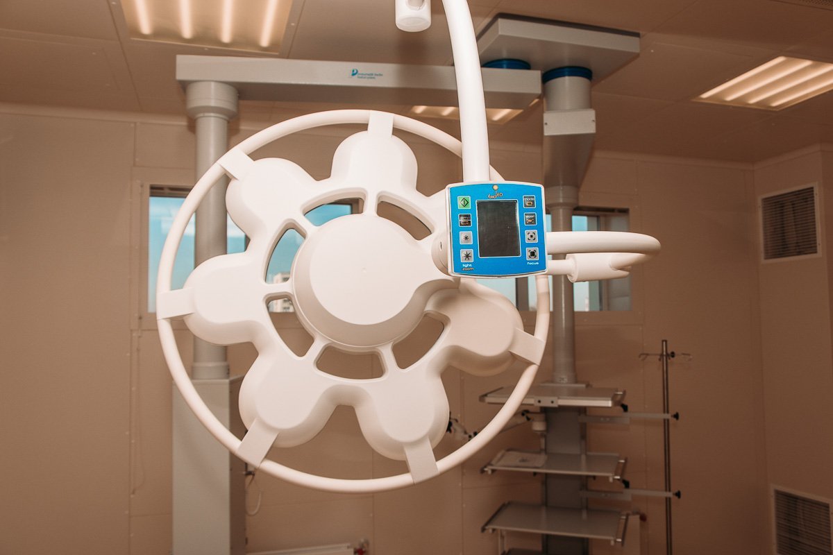 В подвале больницы есть реабилитационный центр с бассейном и спортивным залом для детей В подвале больницы есть реабилитационный центр с бассейном и спортивным залом для детей