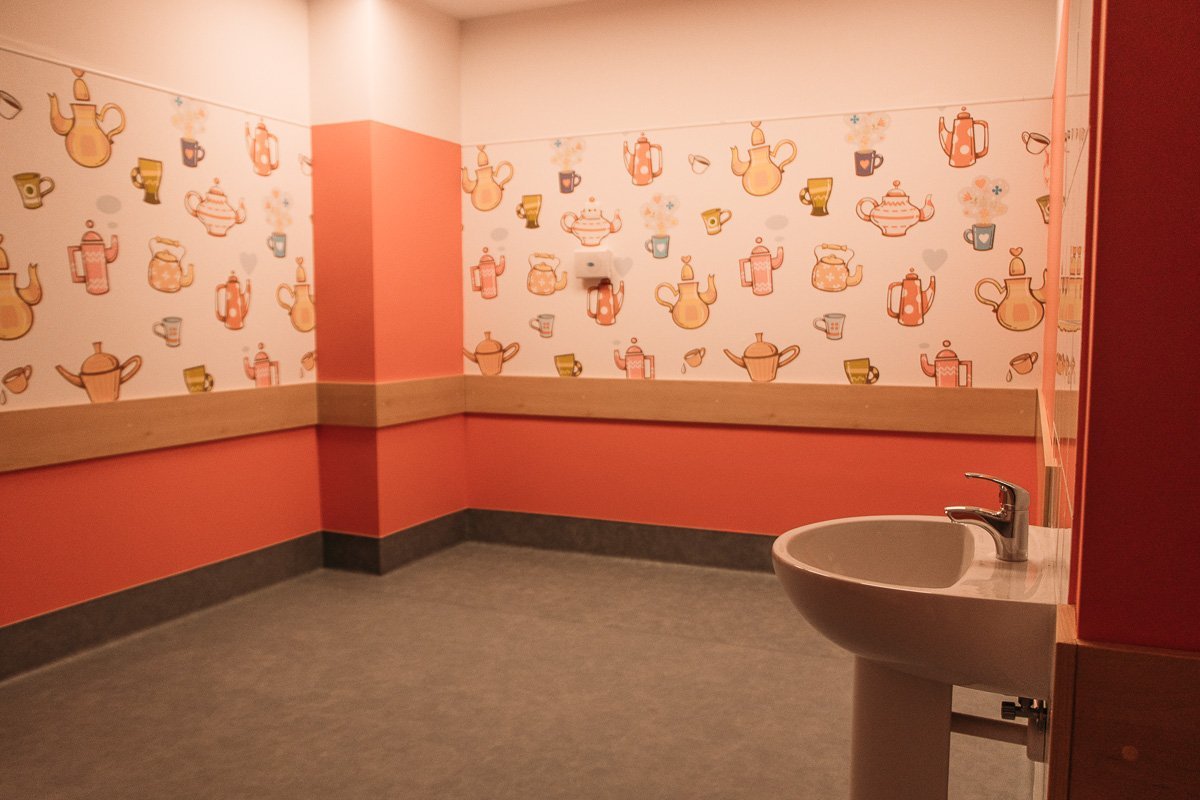 В столовой красиво и уютно В столовой красиво и уютно