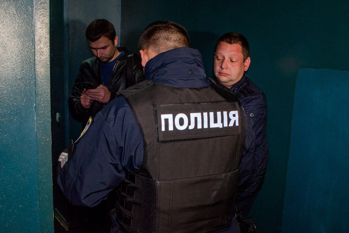 Как оказалось, за дверью находился подпольный зал с автоматами  Как оказалось, за дверью находился подпольный зал с автоматами