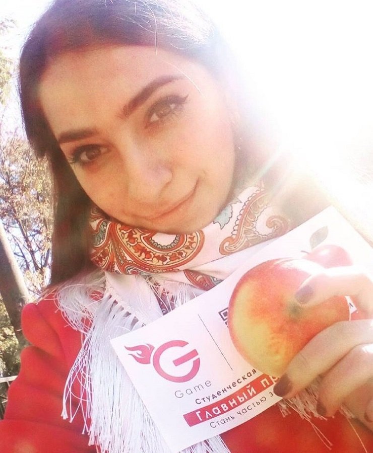 Студенты Днепра фотографируются с яблоками: что это? 2