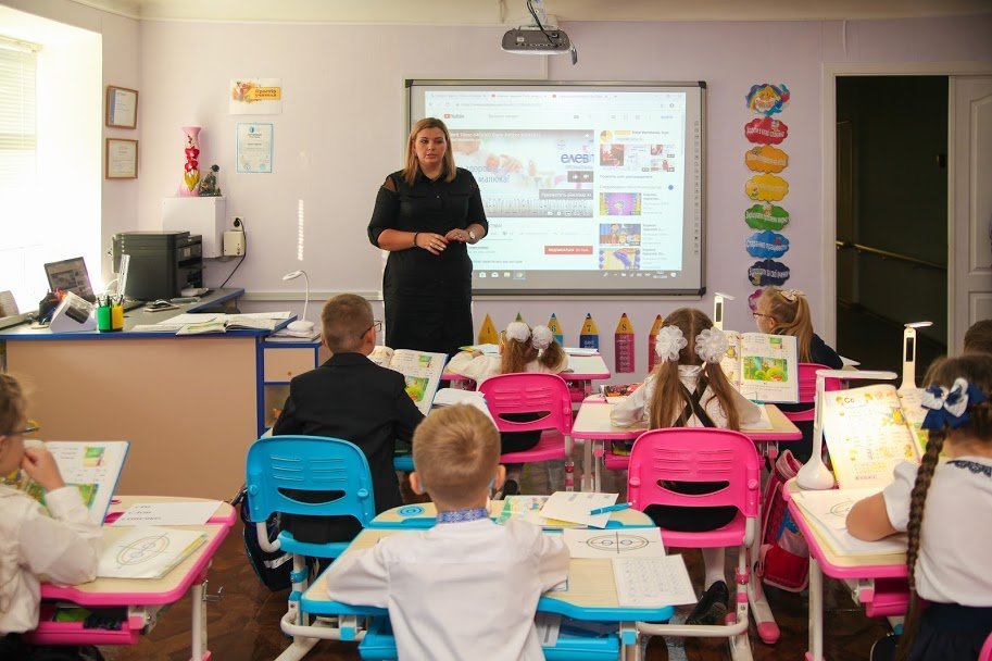 Областной учебно-реабилитационный центр для детей с проблемами зрения получил от Днепропетровской ОГА новую литературу шрифтом Брайля, - Юрий Голик 2