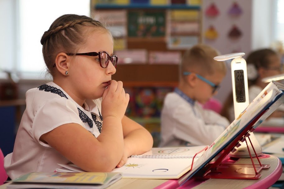 Областной учебно-реабилитационный центр для детей с проблемами зрения получил от Днепропетровской ОГА новую литературу шрифтом Брайля, - Юрий Голик 3