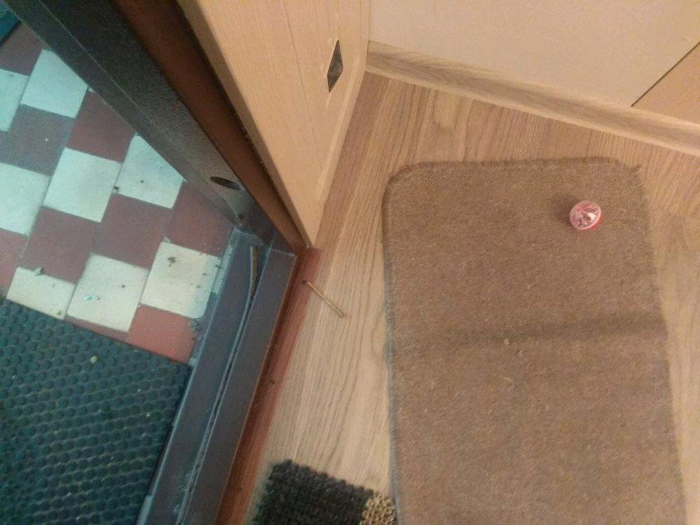 Вскрыли дверь Вскрыли дверь