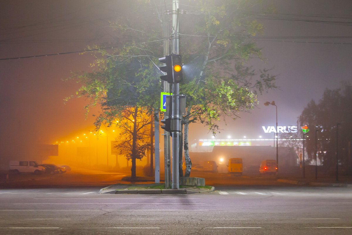 Даже светофор подмигивает с утра