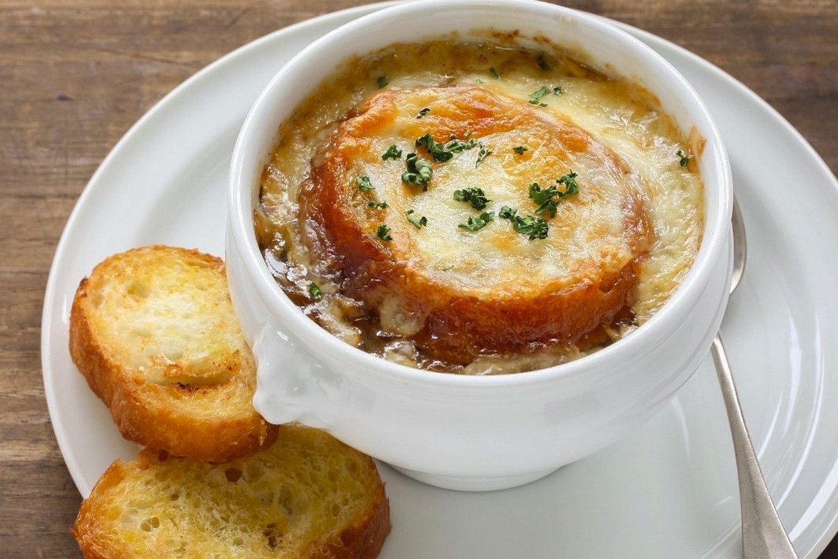 Полезные и вкусные рецепты: как приготовить французский луковый суп 1