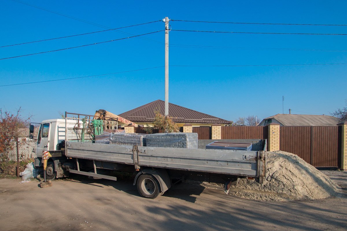 На территории дома ведутся строительные работы На территории дома ведутся строительные работы