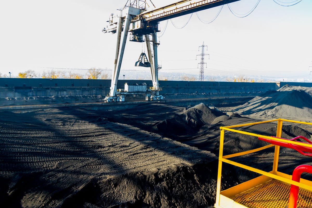 На предприятие поставляют уголь из Павлограда На предприятие поставляют уголь из Павлограда