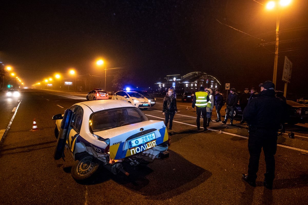 Полицейский автомобиль ЗАЗ получил сильные повреждения в задней части