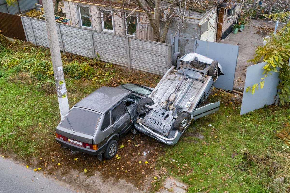 Автомобиль перевернулся и влетел в ВАЗ