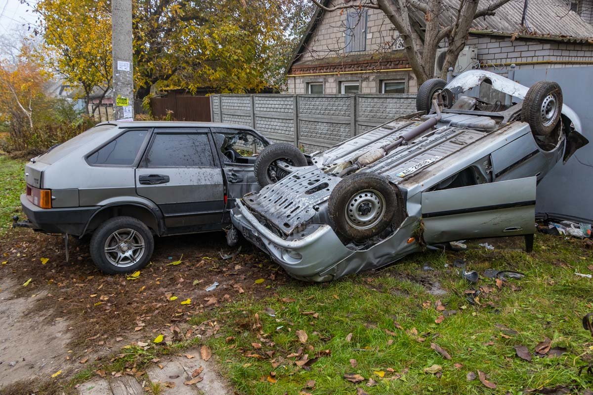 Автомобиль перевернулся