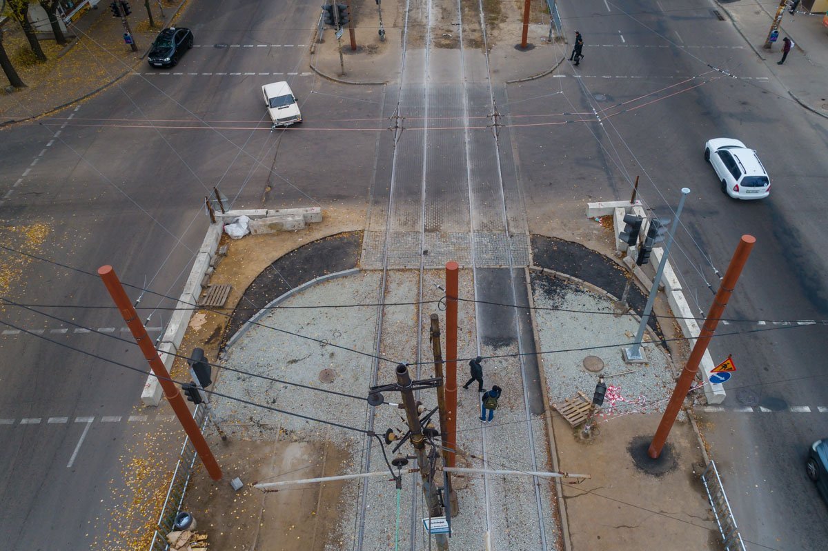 Уже установили столбы