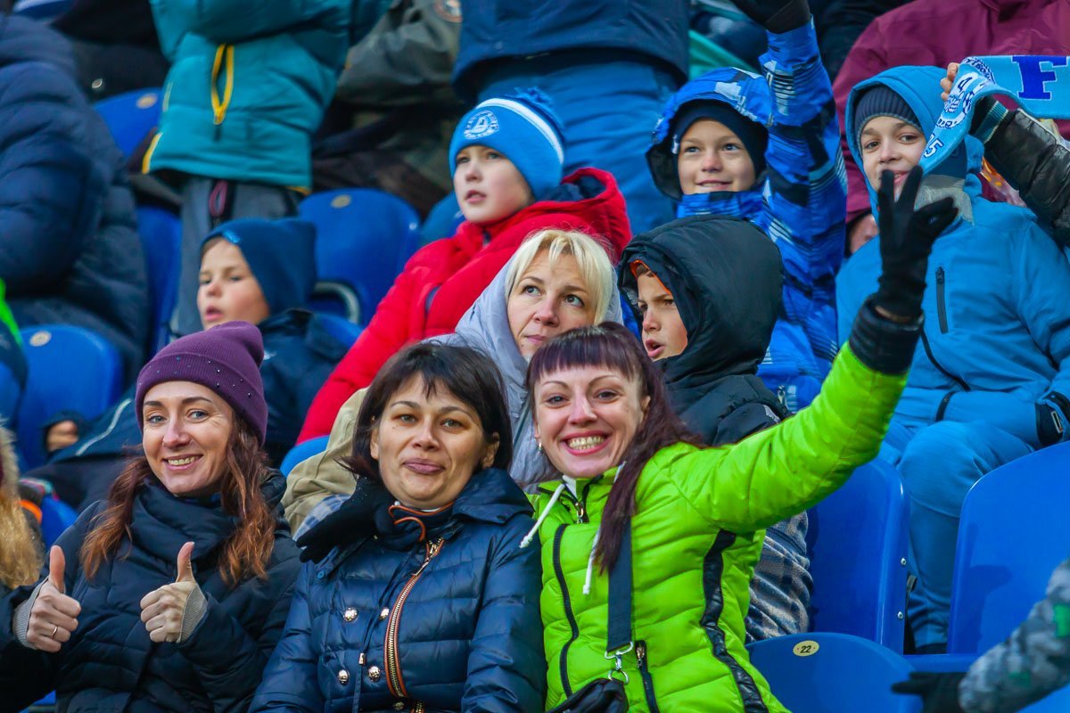 Болельщики на трибунах были в восторге от игры легенд