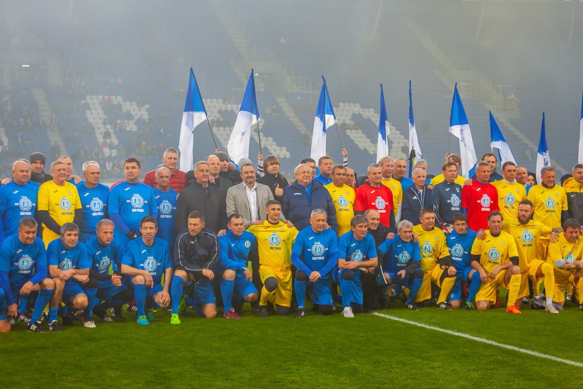 Общее предматчевое фото обеих команд