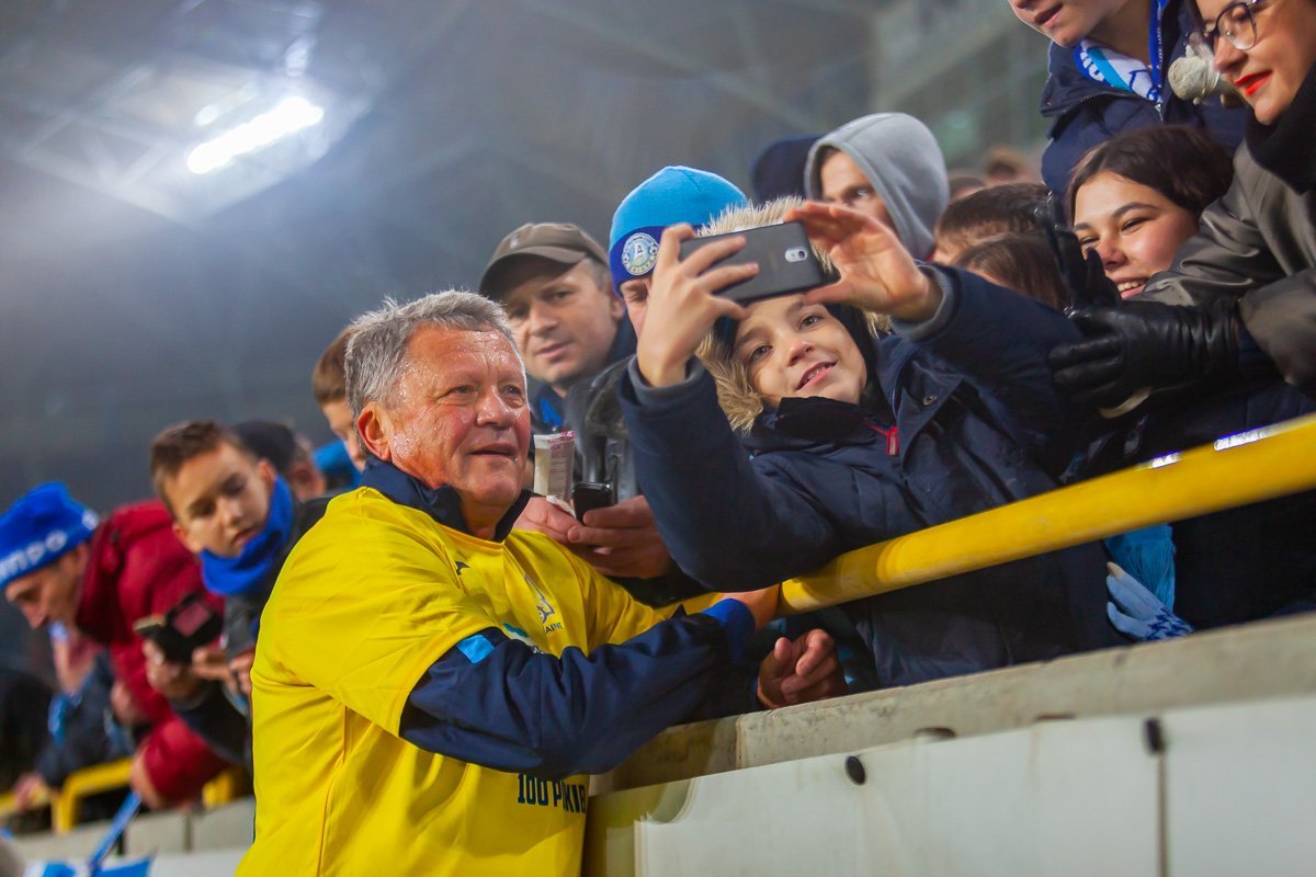 Мирон Маркевич с фанатами 