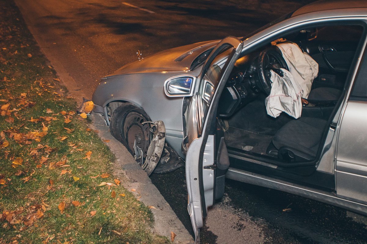 В результате аварии сработали подушки безопасности, благодаря им никто не пострадал