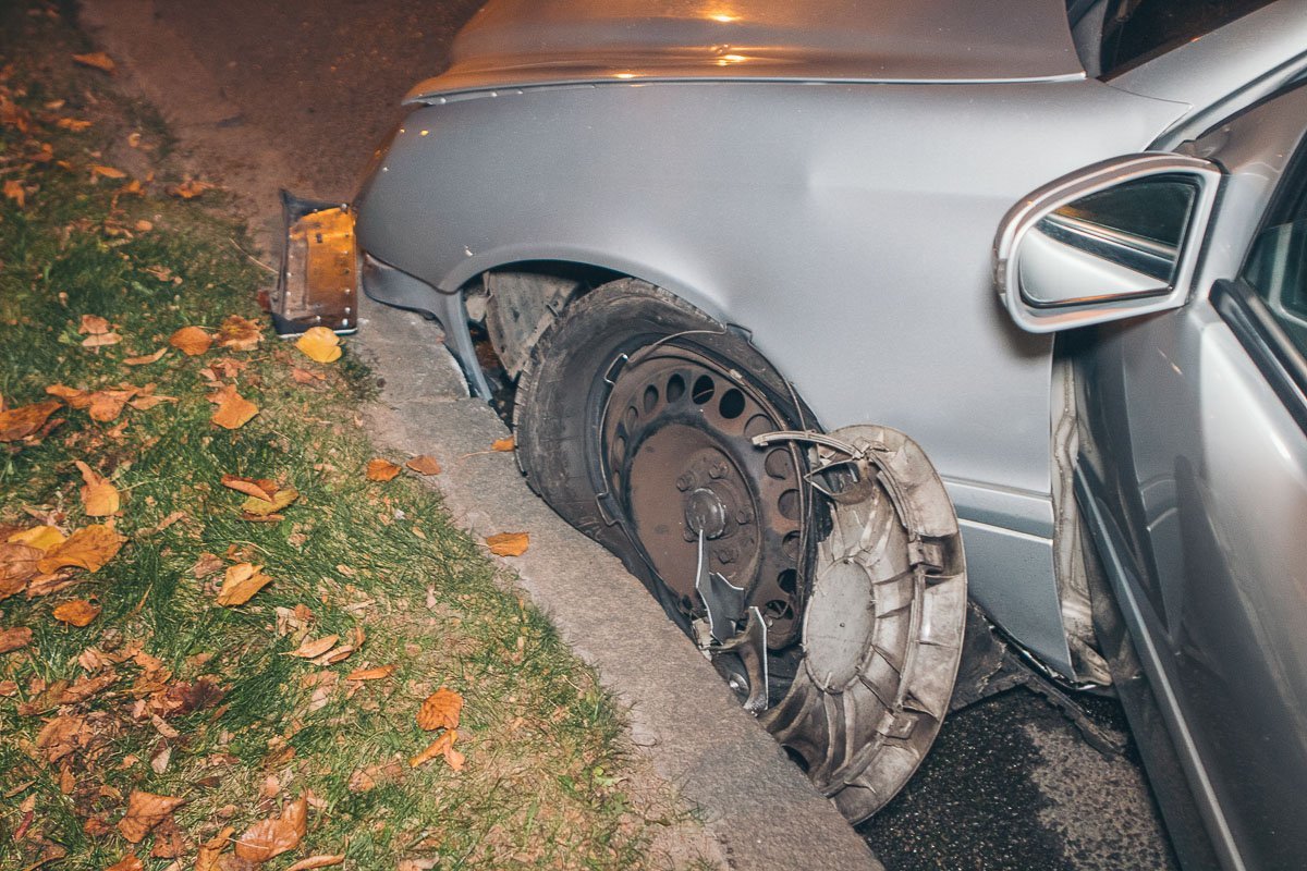 Пассажиры, которые находились в автомобиле утверждают, что водитель скрылся с места ДТП