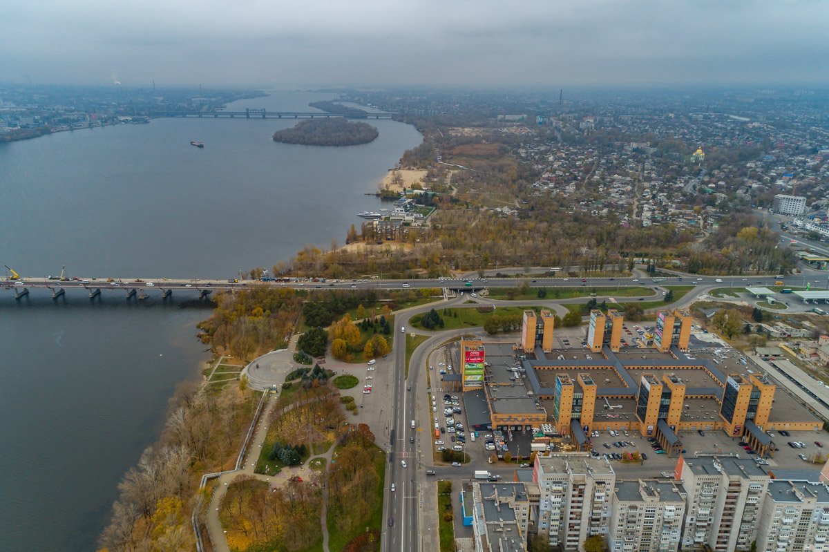 ТРЦ расположился у берега ТРЦ расположился у берега