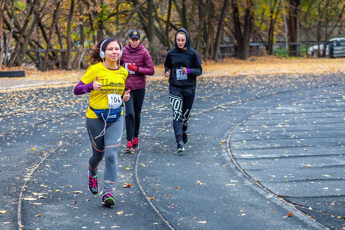 Можно бежать и обсуждать насущные проблемы Можно бежать и обсуждать насущные проблемы
