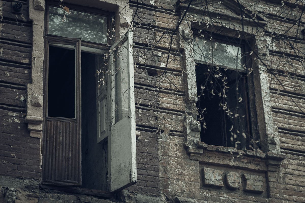 И в пролет не брошусь, и не выпью яда, и курок не смогу над виском нажать И в пролет не брошусь, и не выпью яда, и курок не смогу над виском нажать