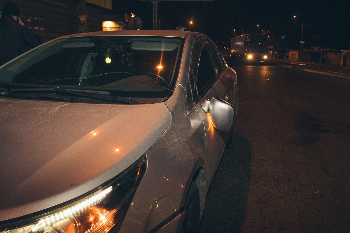 В Днепре на проспекте Ивана Мазепы водитель на автомобиле Toyota сбил мужчину В Днепре на проспекте Ивана Мазепы водитель на автомобиле Toyota сбил мужчину