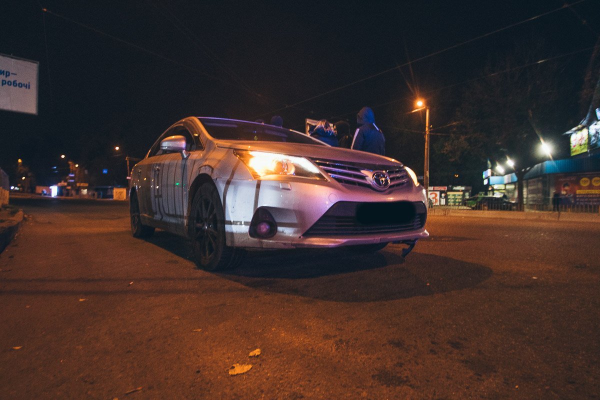 По предварительной информации, у мужчины перелом ноги и легкие телесные повреждения По предварительной информации, у мужчины перелом ноги и легкие телесные повреждения