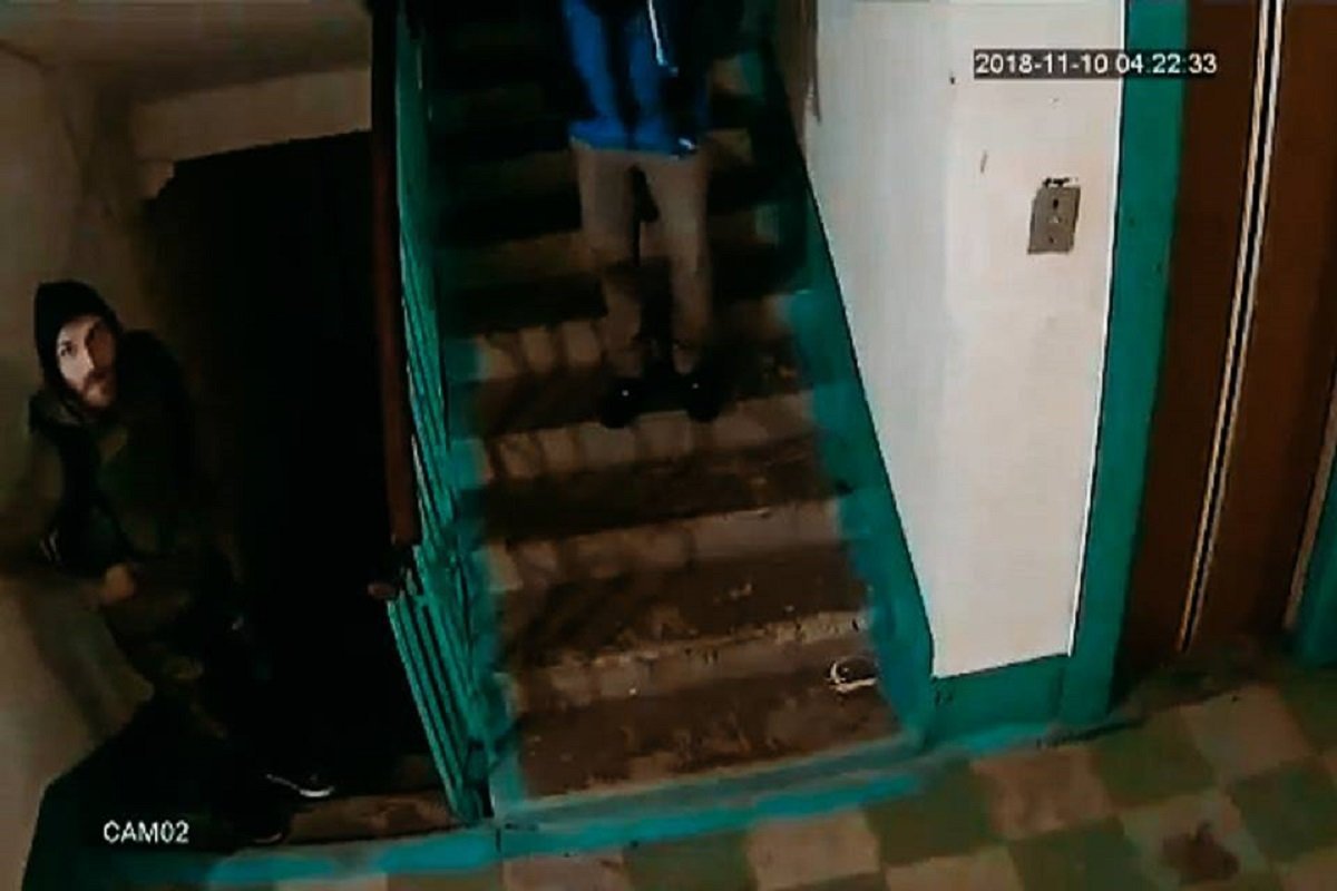 Если вы узнали кого-то из злоумышленников, обращайтесь в полицию по номеру «102» Если вы узнали кого-то из злоумышленников, обращайтесь в полицию по номеру «102»