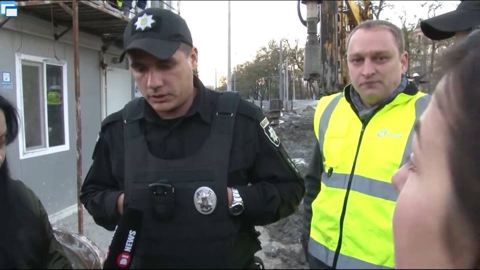 В Днепре журналистов взяли "в заложники" на стройке метрополитена 1