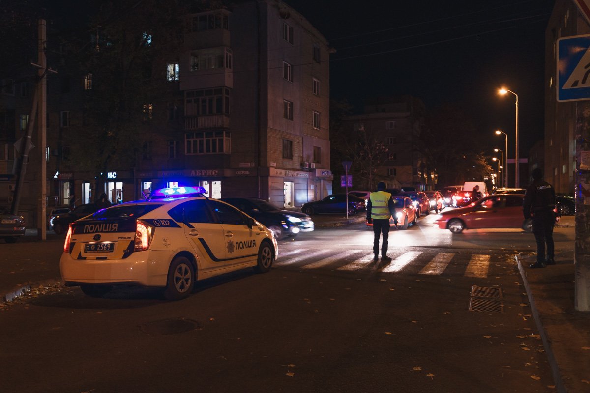 Из-за инцидента образовалась небольшая пробка Из-за инцидента образовалась небольшая пробка