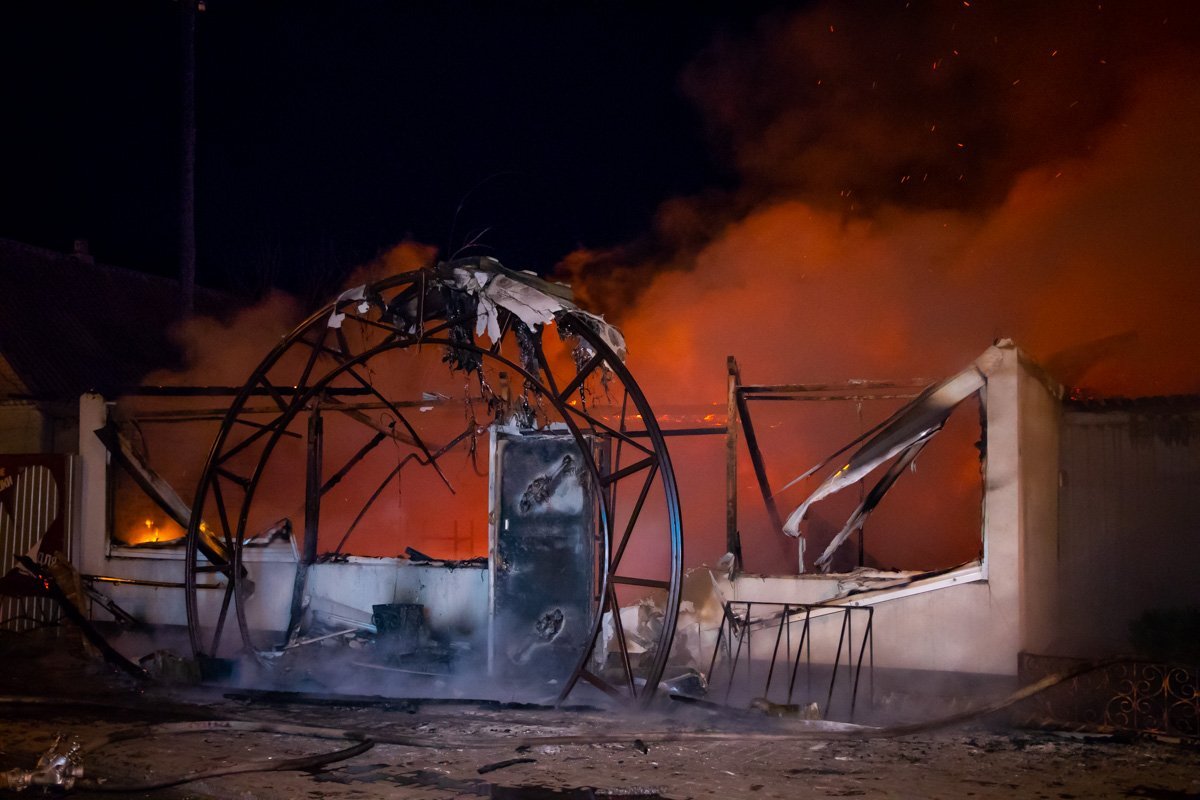 В 6:12 оба здания потушили В 6:12 оба здания потушили