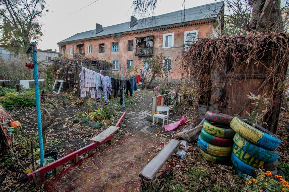 Двор с совершенно другими правилами